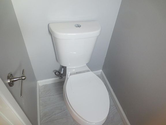 4th image of 5261 Tomahawk Dr