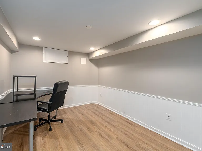 1825 Light St — Photo 30