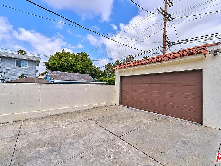 1120 S Plymouth Blvd — Photo 32