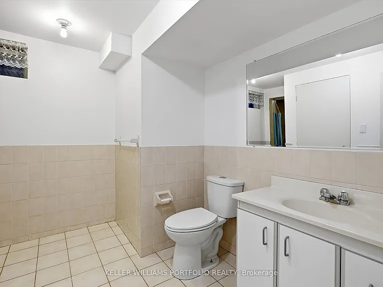 73 Jessica Gdns — Photo 40