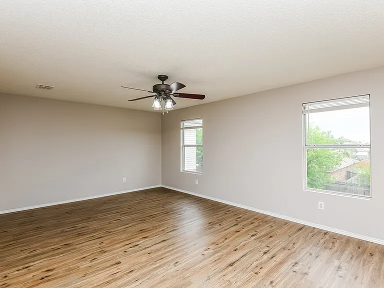 4329 Meadowknoll Dr — Photo 10