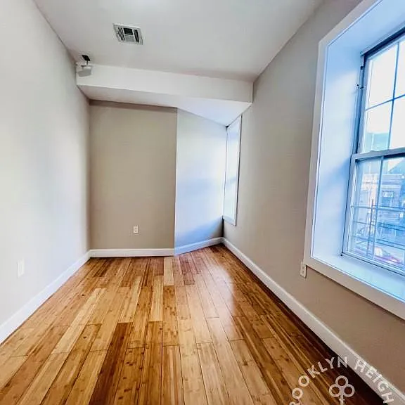 546 Chauncey St #2 — Photo 8