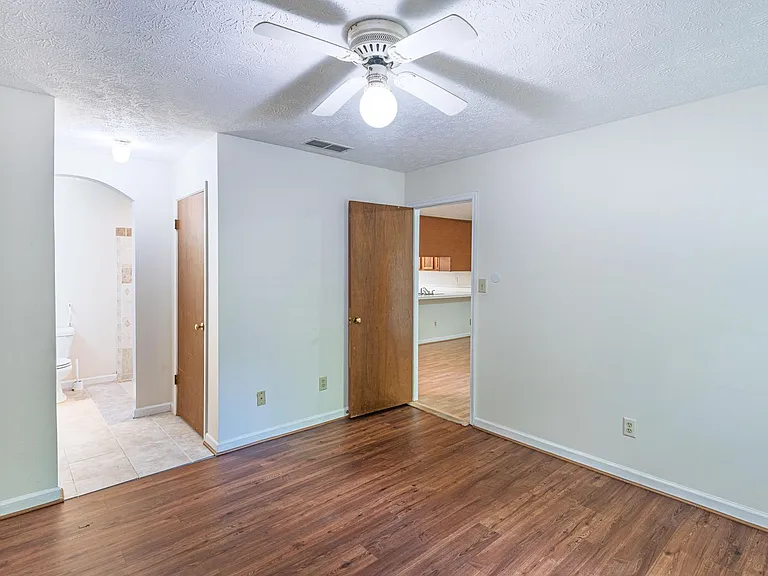 5640 Waterford Ct — Photo 11