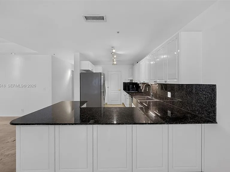 1413 Sunset Harbour Dr #209 — Photo 11