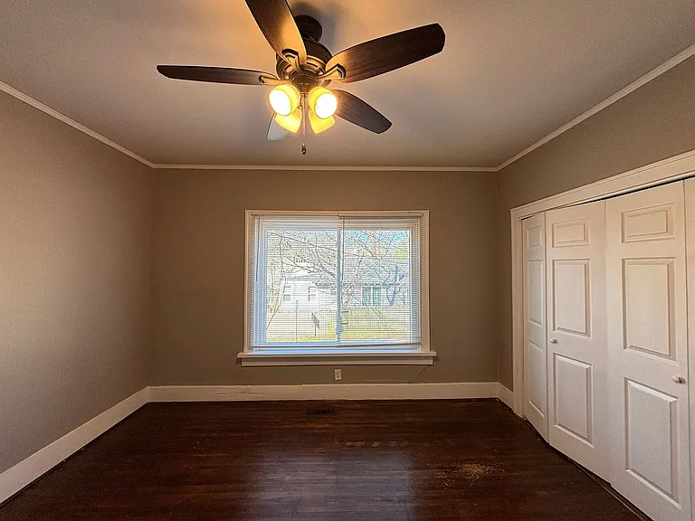 3523 W Markham St — Photo 4