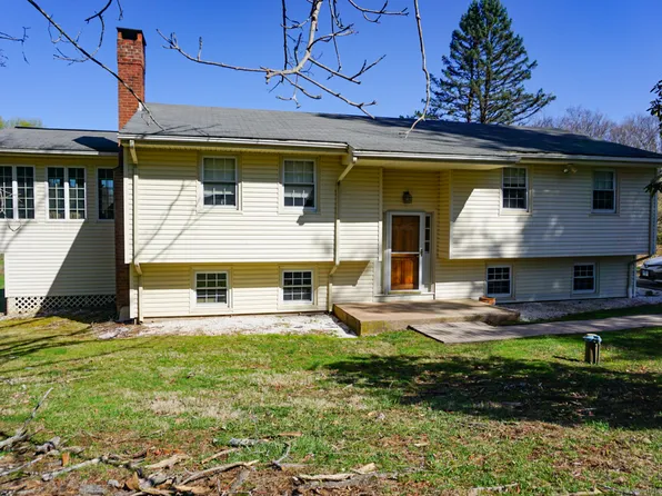 2 Oxford Drive, Middlefield, CT 06455