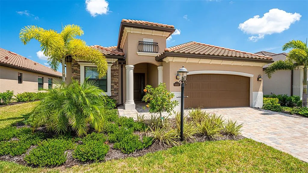 4 bed, 2.0 bath, 2246 sqft, $6,800 — Photo 1