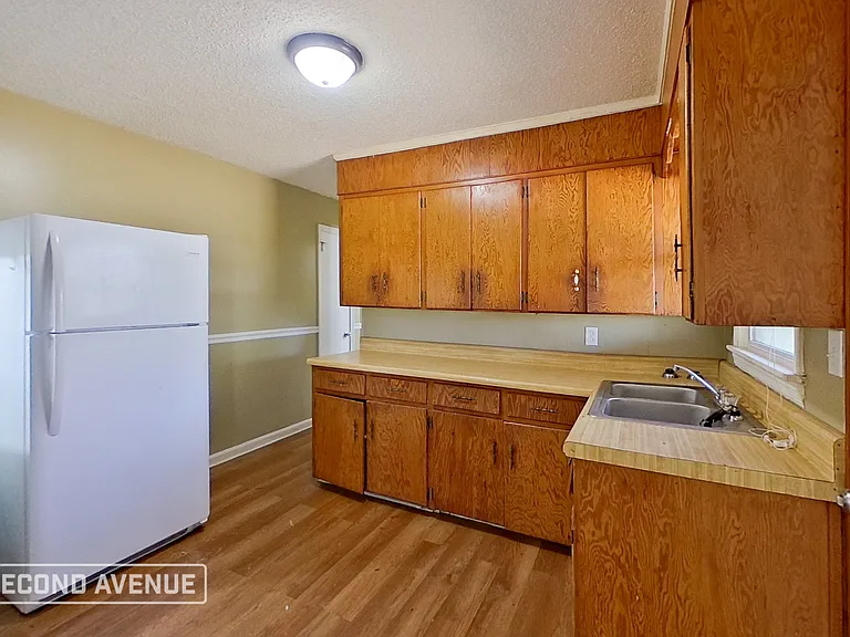 2328 3rd St NE — Photo 6