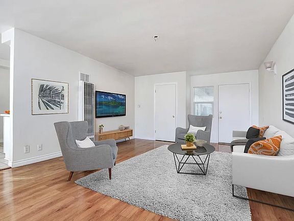 5th image of 317 S Kenmore Ave APT 16