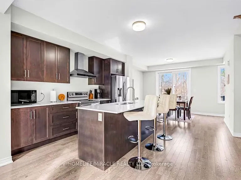 27 Folcroft St — Photo 6