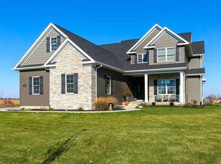 3826 Thomas Pointe Rd, Davenport, IA 52807