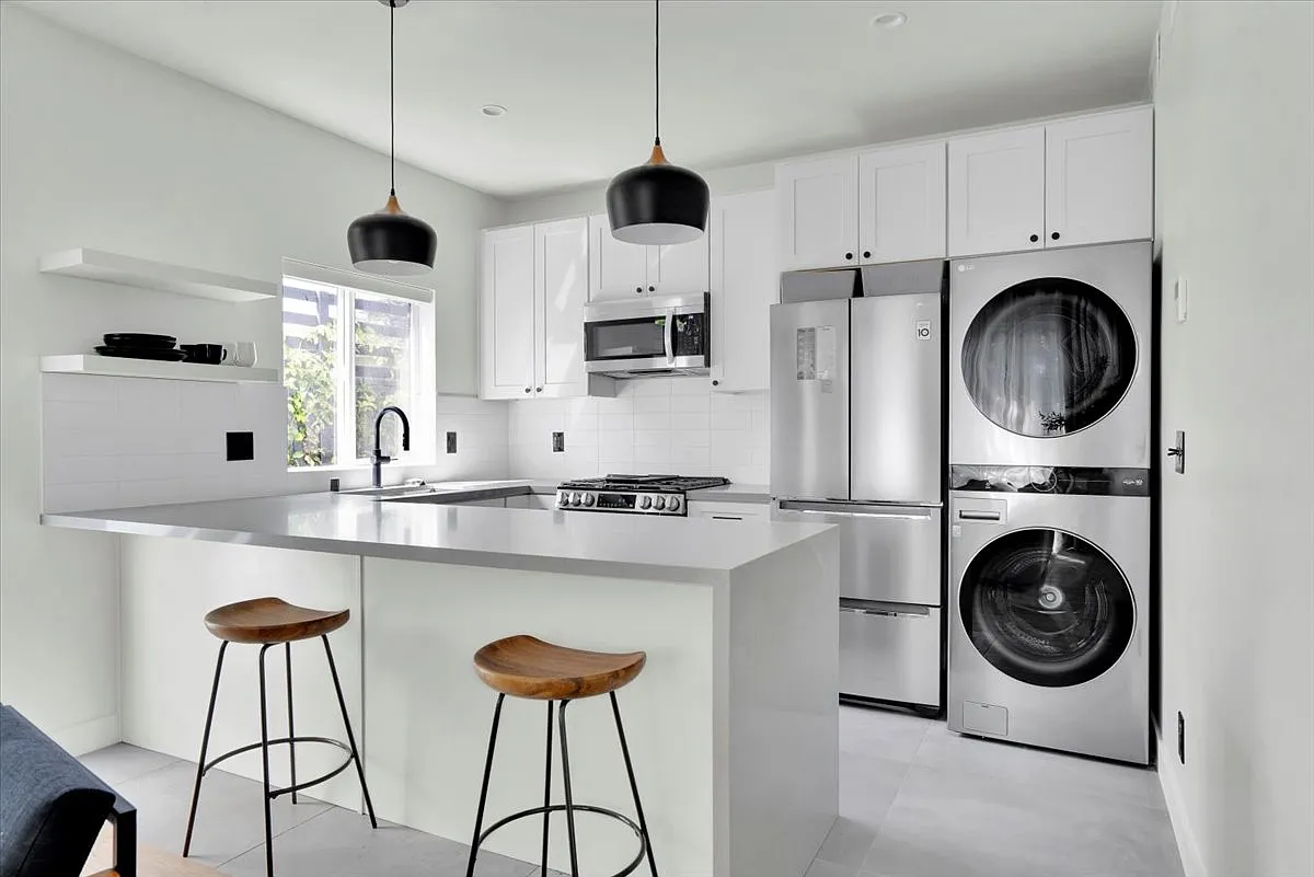 1 bed, 630 sqft, $3,500 — Photo 1