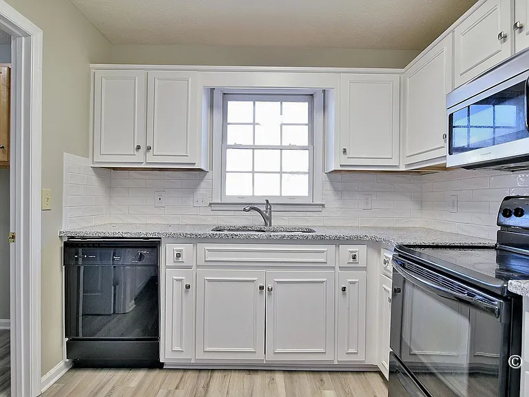 6384 Blanchard Ct — Photo 10
