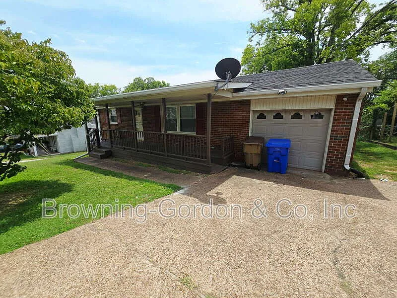3 bed, 2.0 bath, 1500 sqft, $1,900 — Photo 2