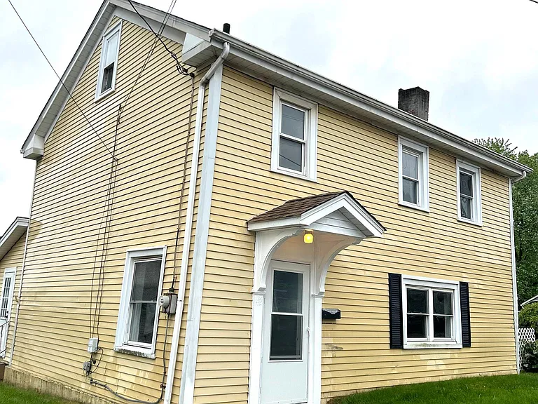 42 E Pitt St — Photo 1