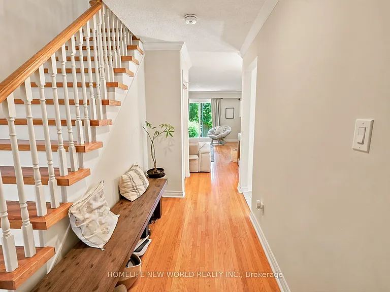 458 Appledore Cres #UPPER — Photo 4