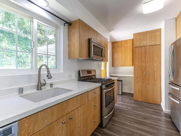 1290 Club House Dr — Photo 14