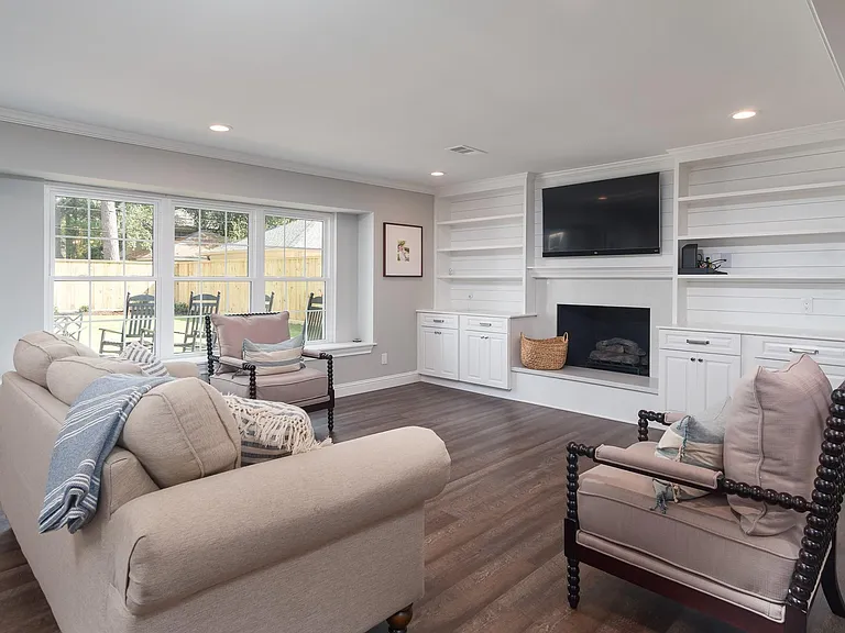 726 Thistlewood Dr — Photo 7