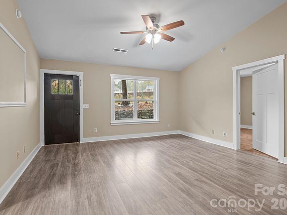 5th image of 996 Cornelius Rd