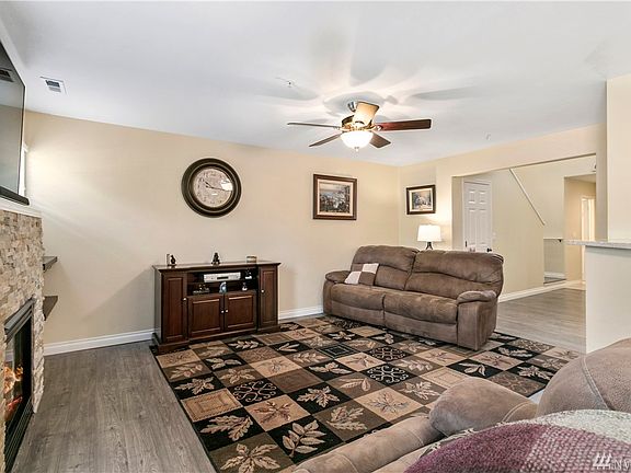 Open living space allows easy movement and easy entertaining.