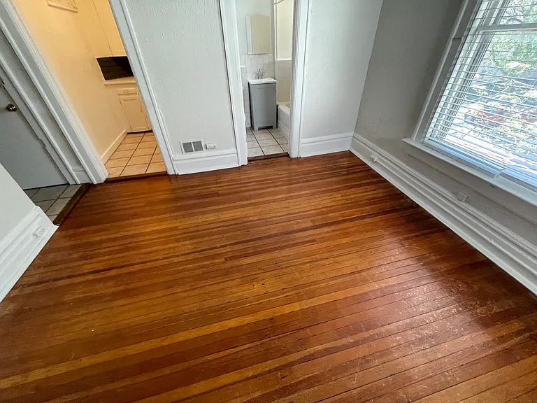 1142 N Washington St #4 — Photo 3