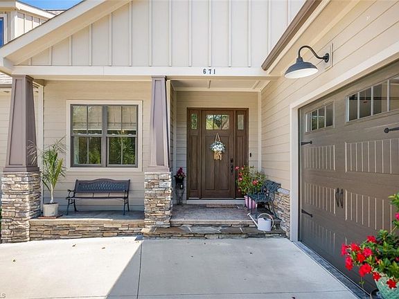 3rd image of 671 Lissara Lodge Dr