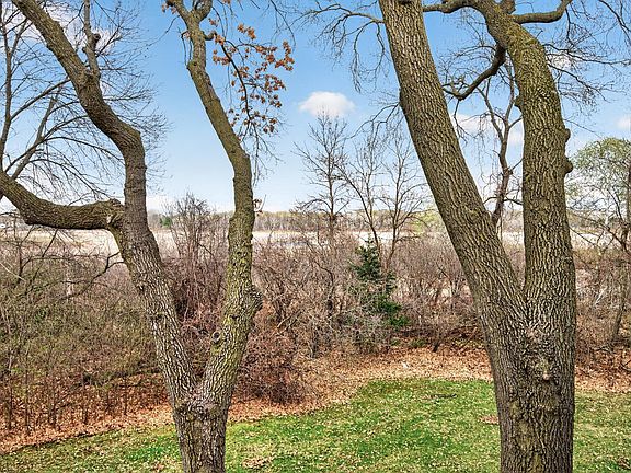 5th image of 818 Sherwood Rd