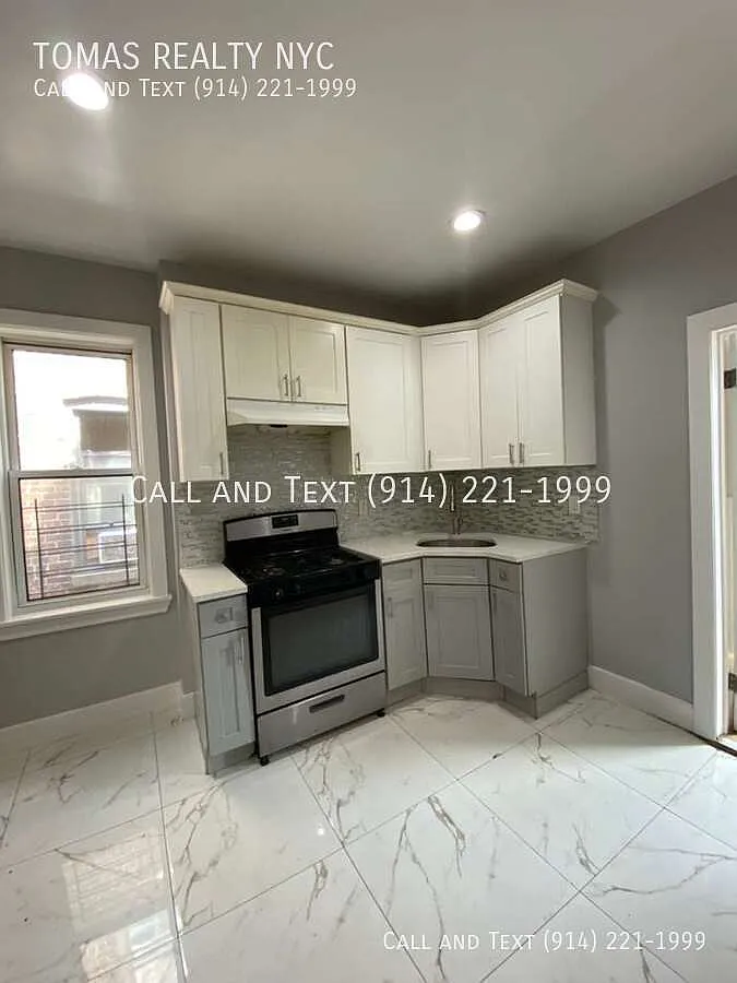Building Photo - 114 Maple St #3L