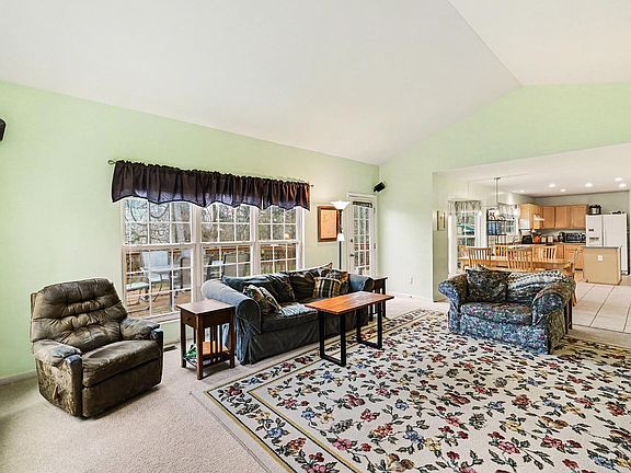 4th image of 1069 Valley Wood Dr