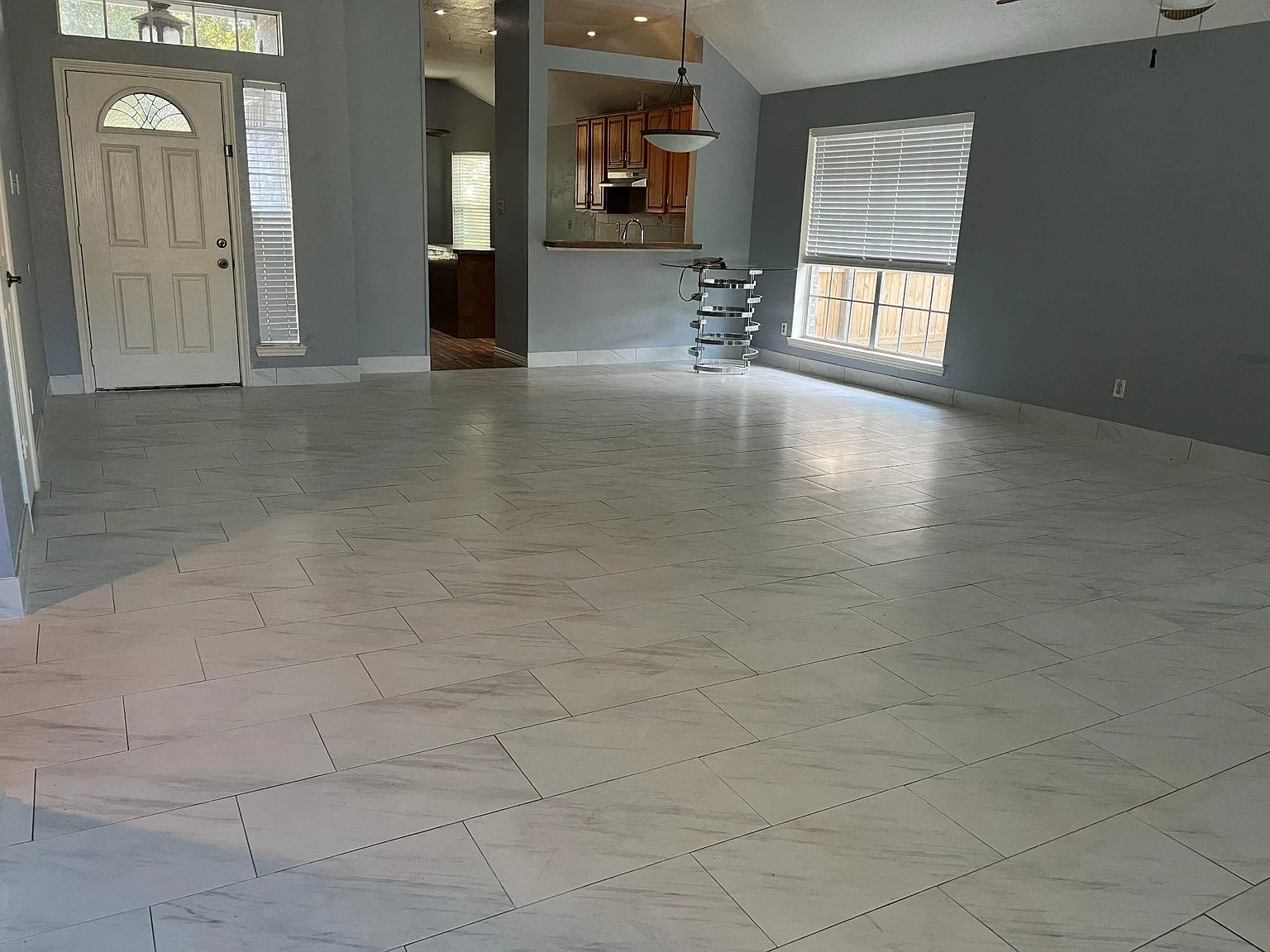 4 bed, 2.0 bath, 1970 sqft, $2,100 — Photo 3