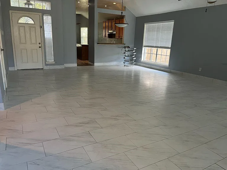 2318 Pheasant Creek Dr — Photo 3