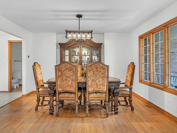 3rd image of 934 Marble Blvd