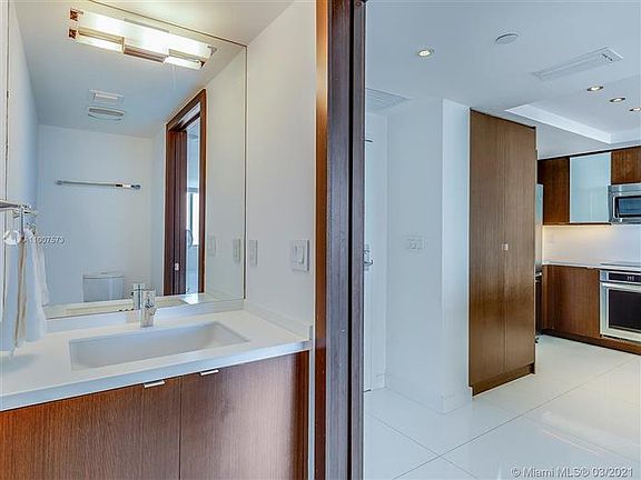 4th image of 400 S Pointe Dr APT 2008
