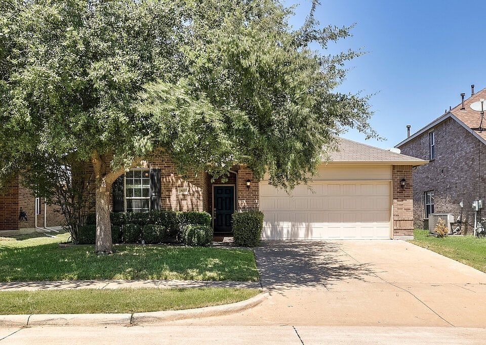 1st image of 807 Bastrop Dr