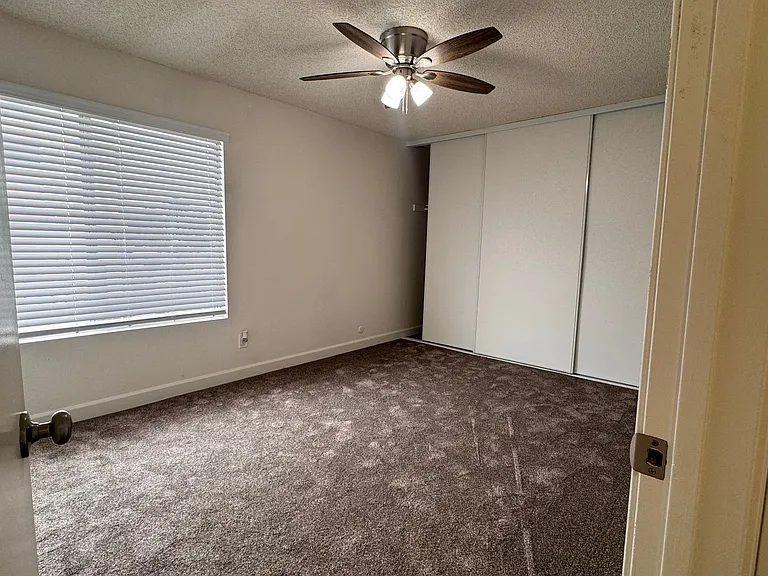 166 S Lincoln S — Photo 8