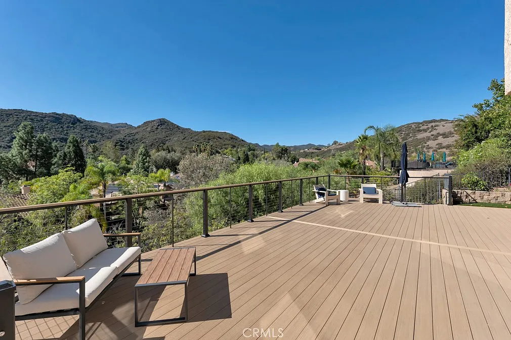 5 bed, 3719 sqft, $14,500 — Photo 2