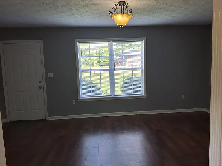 111 Kenilworth Ct — Photo 4