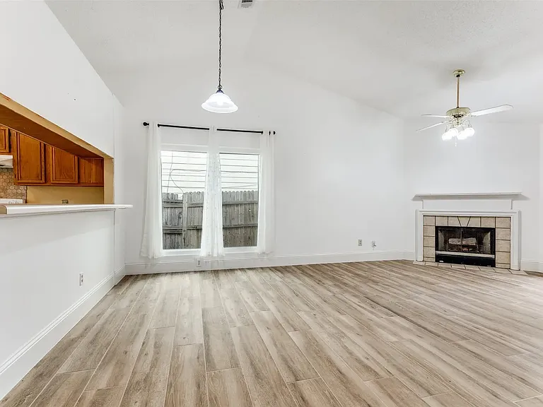 4617 Feathercrest Dr — Photo 9
