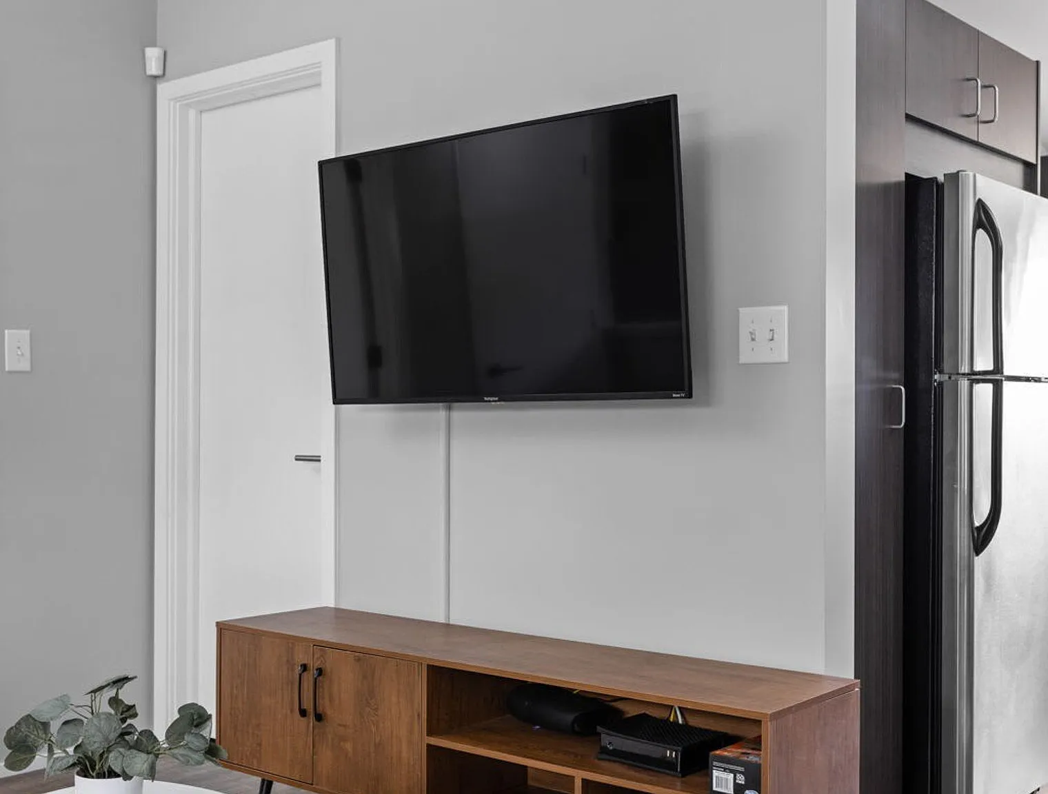 1 bed, 1.0 bath, $2,571 — Photo 3