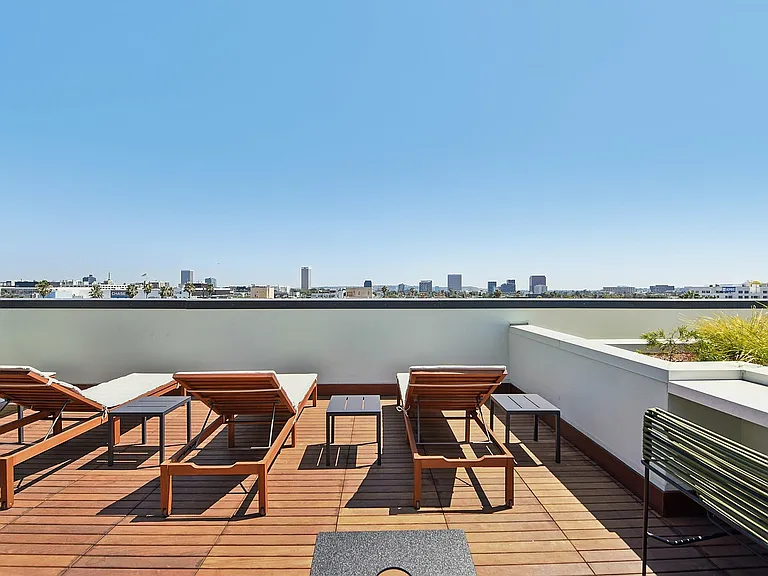 49-web-or-mls-Hayworth Ave-S0807-1-006