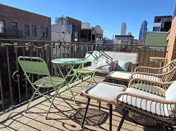 191 Huron Street image 10 of 11