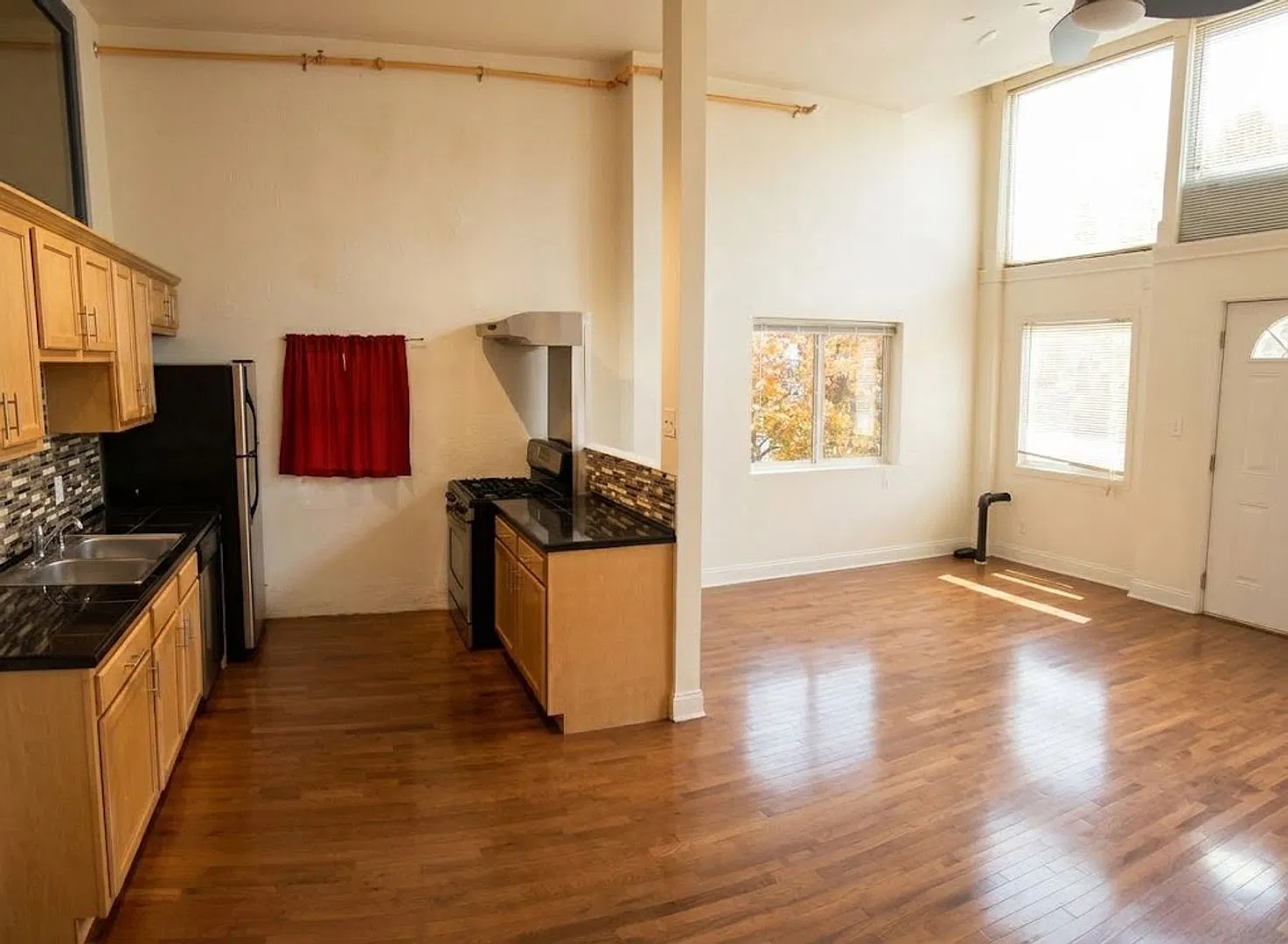2405 Sarah Street — Photo 1