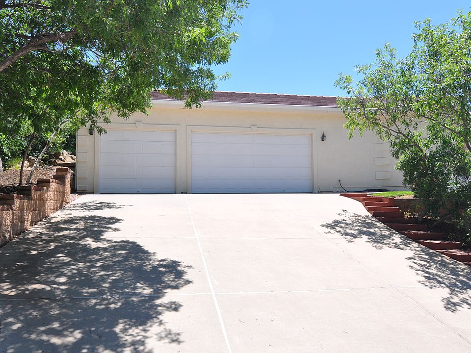 2nd image of 4005 Saddle Rock Rd