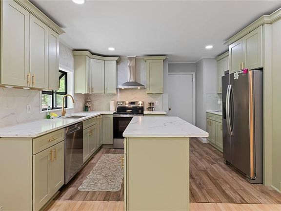2nd image of 388 Eldora Rd