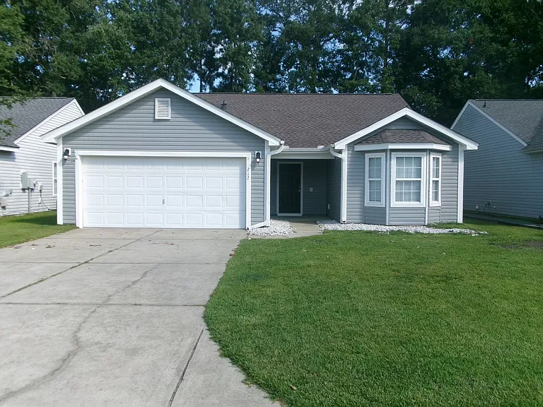 212 McKendree Ln — Photo 1