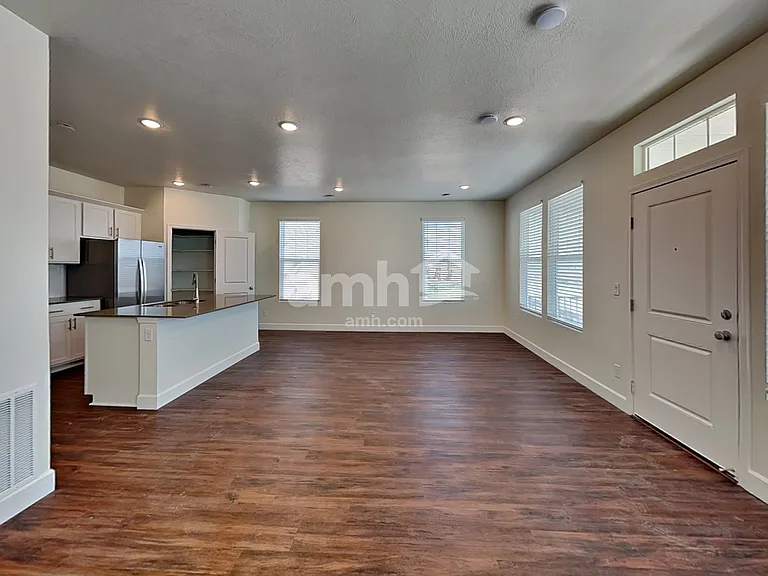 11016 S Trocadero Ave — Photo 5