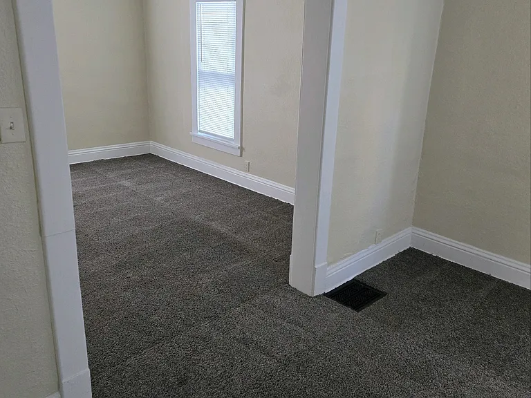 553 Bratnober St — Photo 26