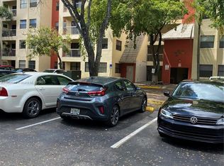 8120 Geneva Ct APT 554, Doral, FL 33166