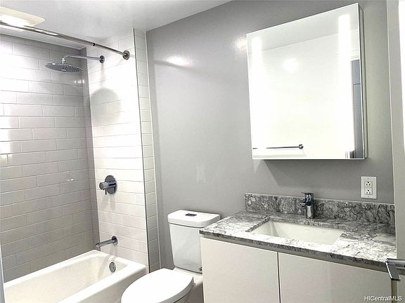 4th image of 987 Queen St #804