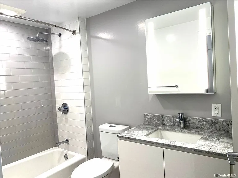 987 Queen St #804 — Photo 4